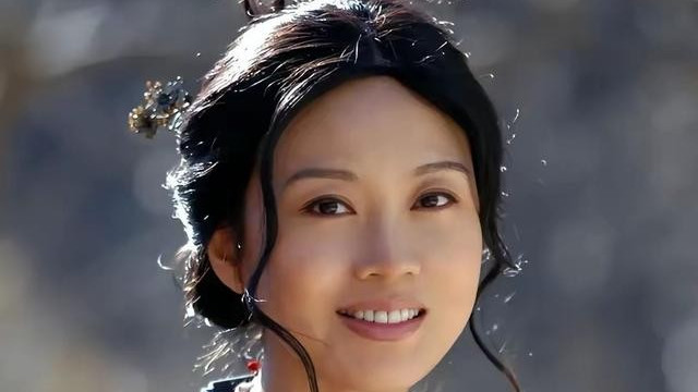 宁愿净身出户，也要与闫妮离婚的邹伟，21年过去生活现状如何