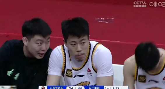 恕我直言，张镇麟这样子打下去，迟早会废的，这绝非危言耸听，感觉他不想在辽篮打球了