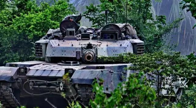泰国方面消息称，从中国采购的VT-4坦克从第一天起就进入了作战区域，并帮助陆军步