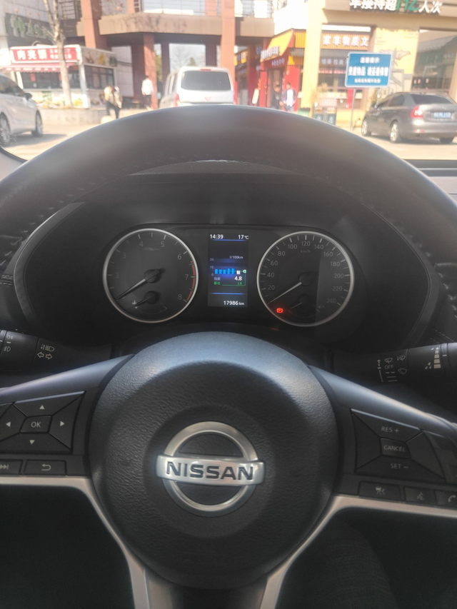 油耗一直很稳定
我的轩逸已经三年了，才跑不到两万公里，油耗一直都很稳定，行车中尽