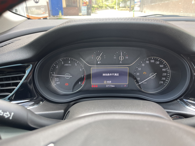 君威你第一次把我抛路上
在路上开着好好的准备上高速回家，突然就踩油门提不起速度，