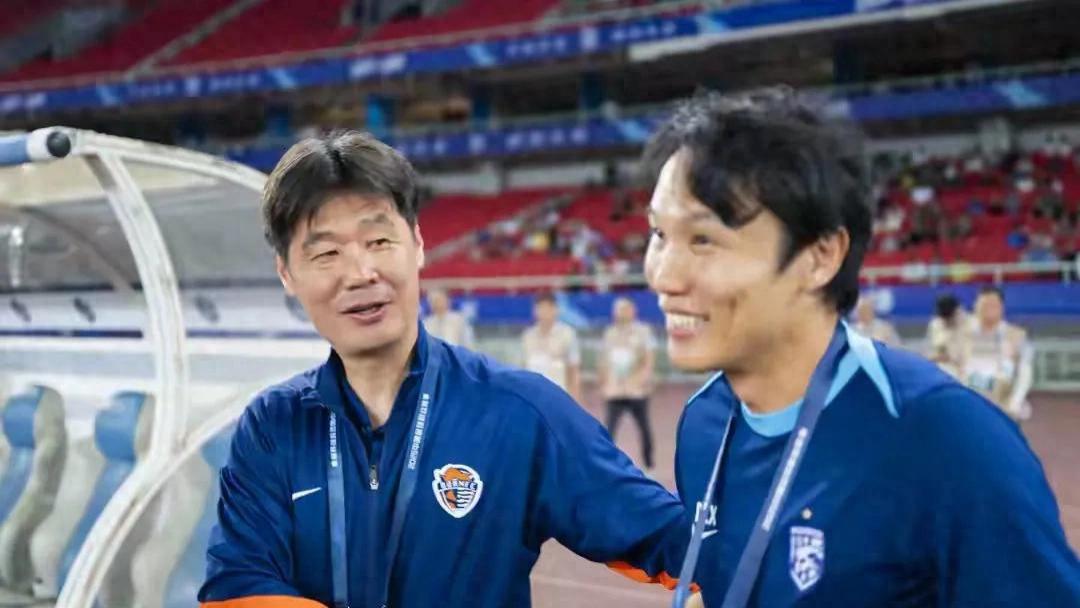 青岛海牛以中超倒数第一身价排名倒数第二，李霄鹏是否需要背锅？