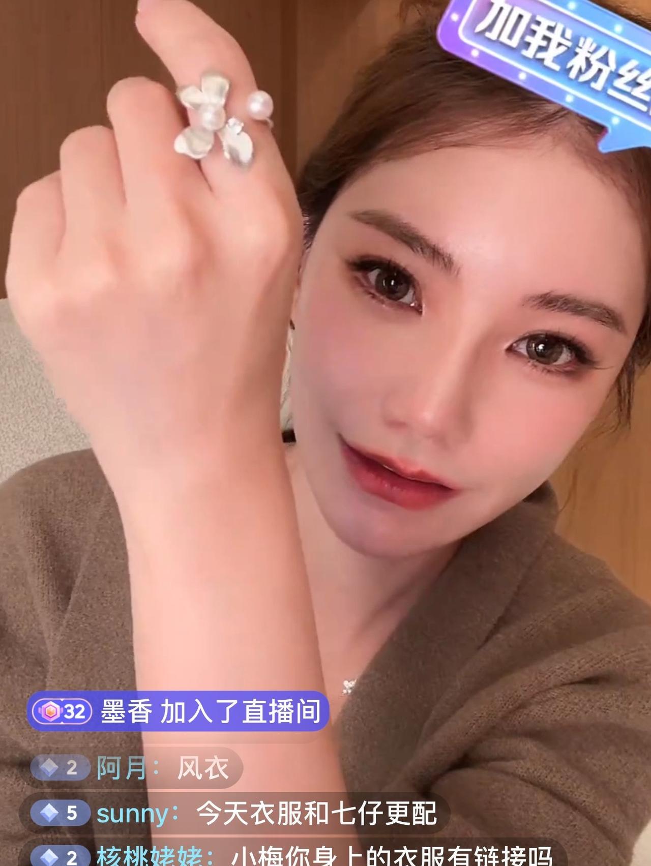 太逗了
马筱梅的一句话给了乐乐一万点的暴击啊……
马筱梅终于开播了，一直霸榜女装