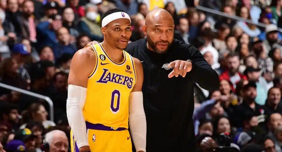 前湖人主帅哈姆最近做客播客节目，期间谈到了在湖人队的遭遇。
     哈姆表示了