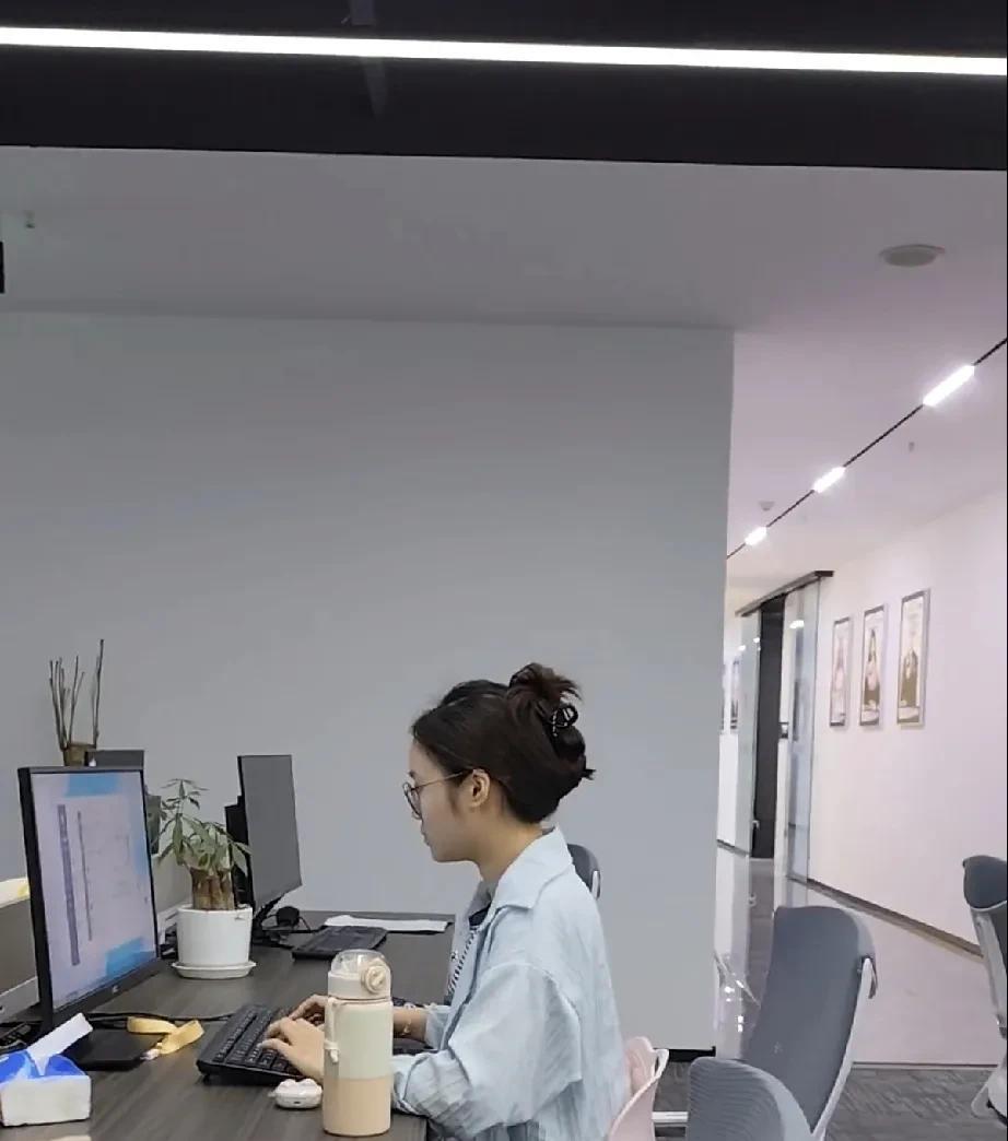 今天看到一个挺可笑的说法：只要你是嫡系，工作做的再烂，绩效也是高分照样拿A~但是