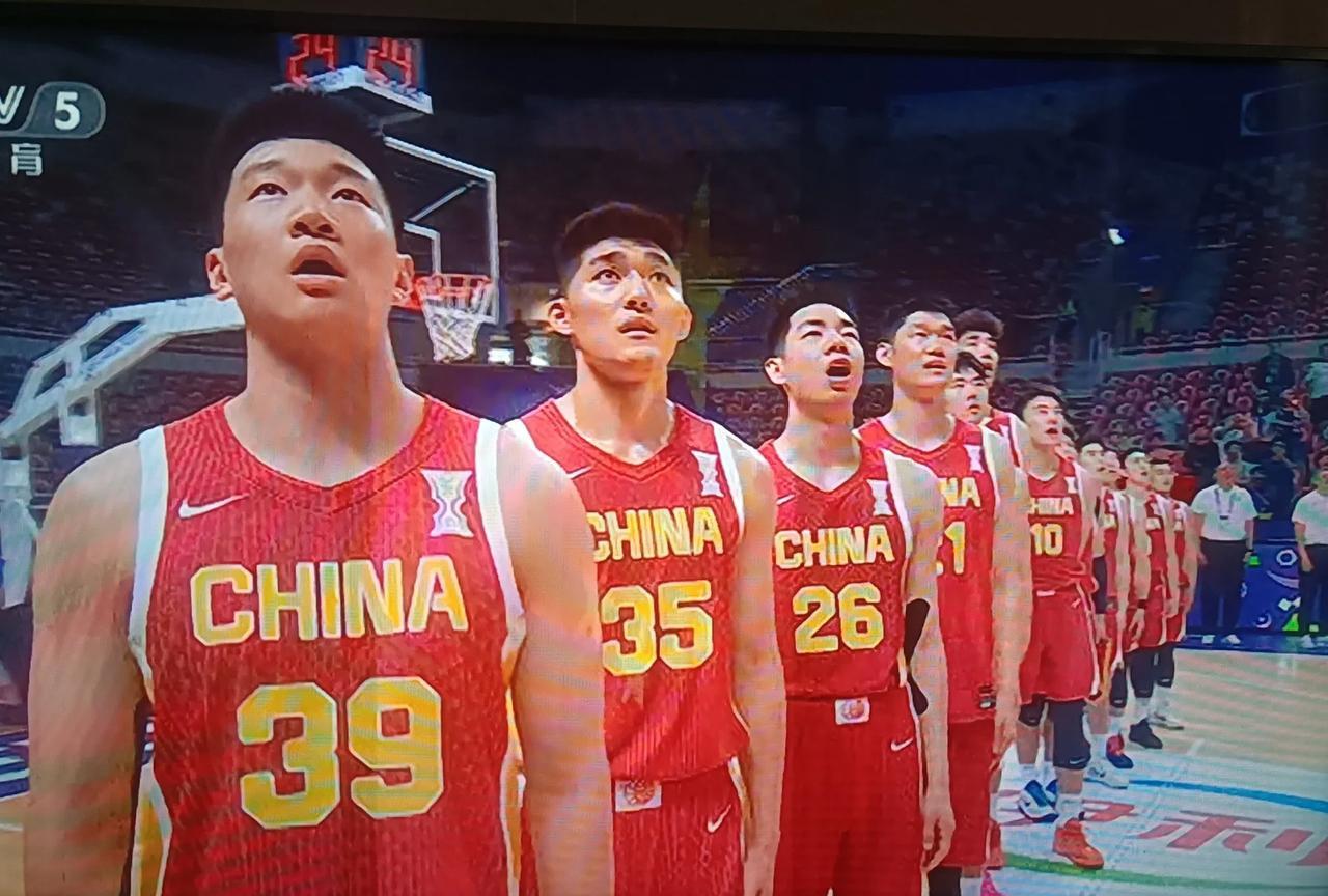 全国篮球球迷惊喜地发现：
不被大家看好的本届国家队男篮，在亚洲杯上或许能带给大家