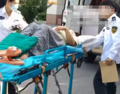 近日，女子感到腹胀独自骑电动车去卫生院，结果当场诞下5斤多重的男婴，关键是该女子