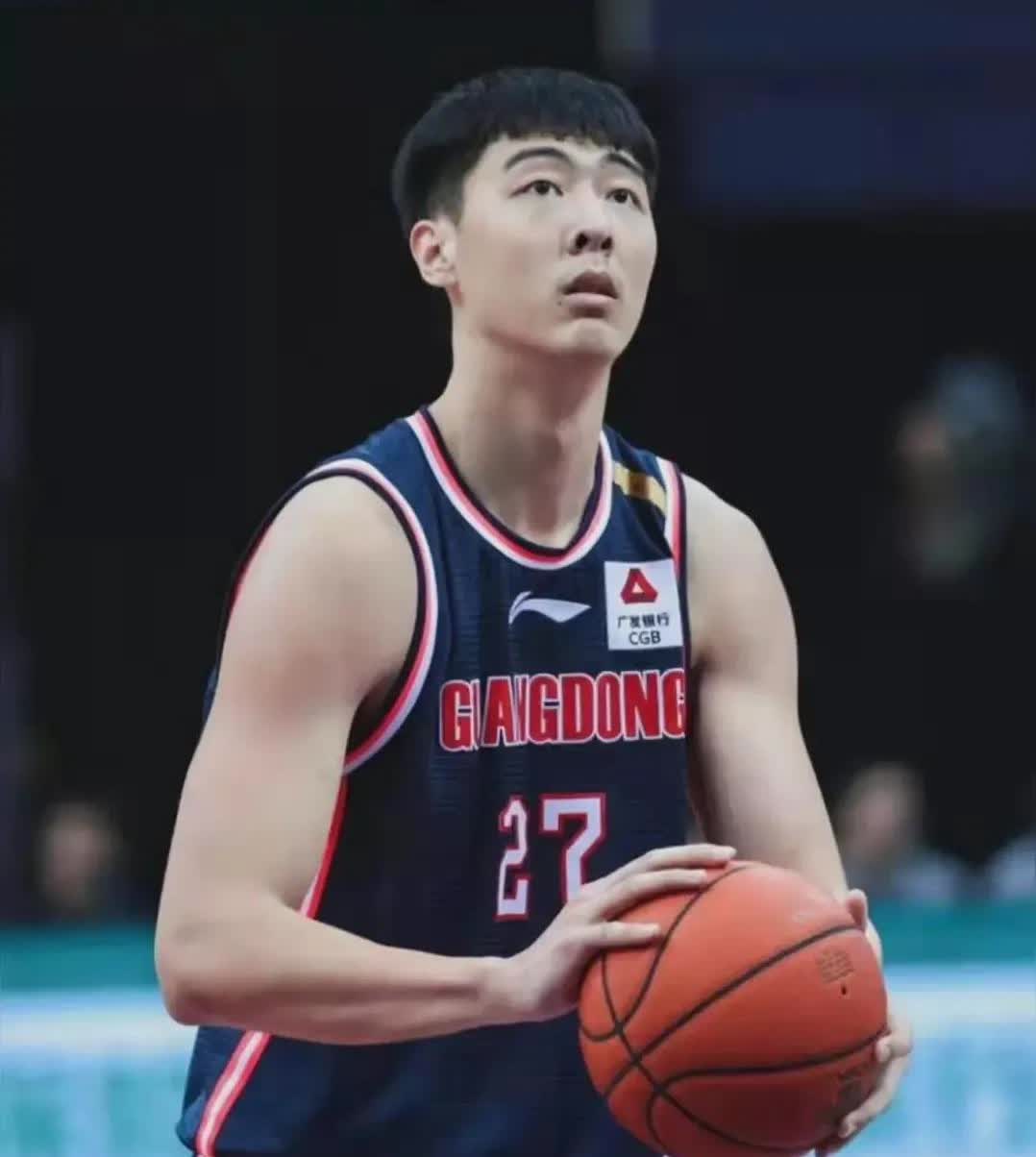 身高达2米13的22岁CBA新星张明池自废武功一年，宁愿离开职业联赛“短暂”修整
