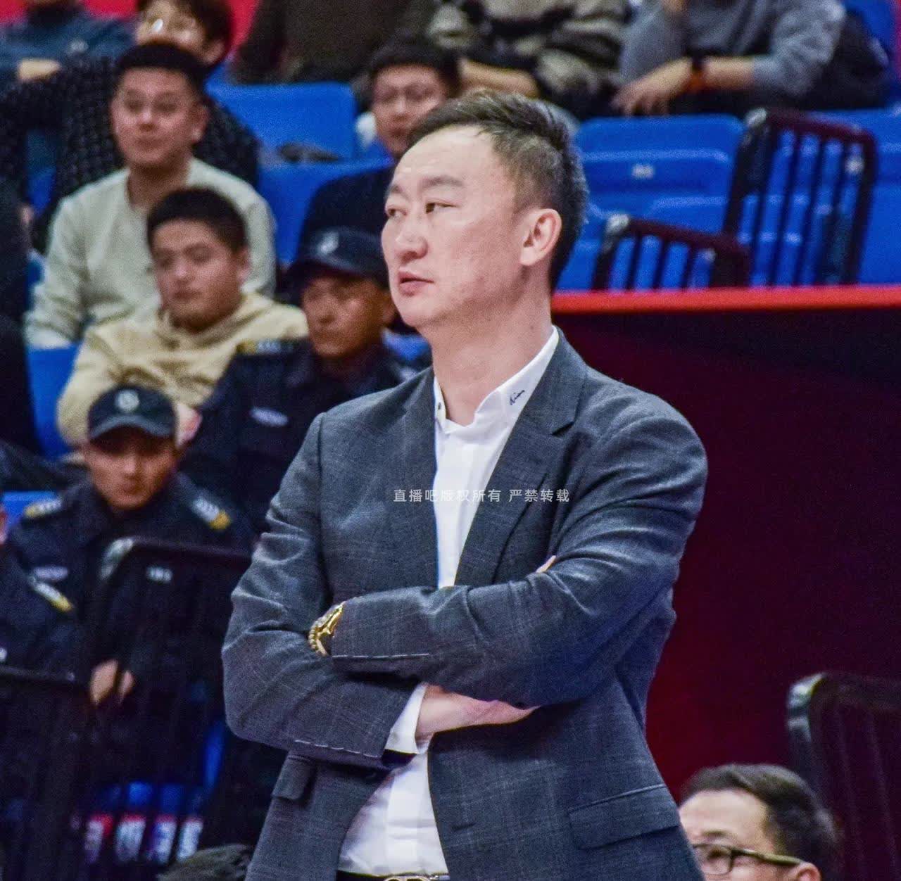 刘维伟谈青岛浙江季后赛：

“这是一轮竞争非常激烈的季后赛，双方队员为球迷献