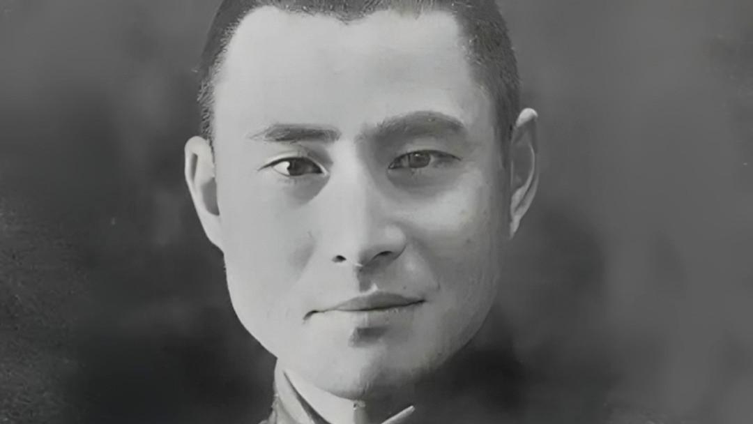 黄维从功德林战犯管理所出狱2年后，跪在方志敏的坟墓前痛哭：我对不起你