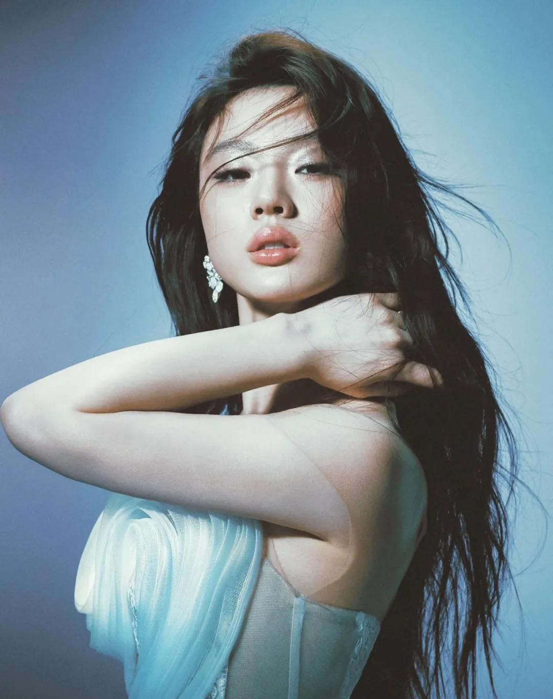 单依纯这次是真的疯了！
本以为她唱《李白》已经够疯了
没想到她这次唱的《舞娘》更