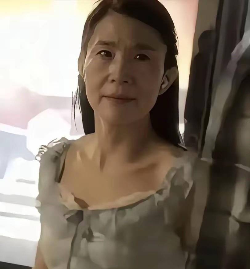45岁未婚女子在机场骚扰王楚钦引发网友热议！！！
未婚女盯上王楚钦想嫁成功男士，
