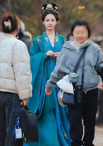 陈钰琪生图，这妆挺明媚的，清新小可爱说的就是她