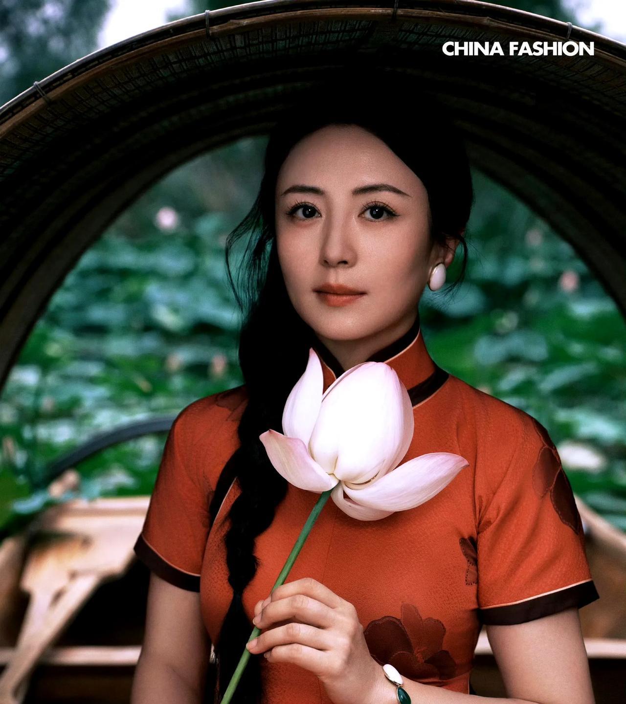 杨童舒：好温婉的美！
她饰演的恶毒女配，真的是小鱼童年的阴影啊！
徐盈盈前期善良
