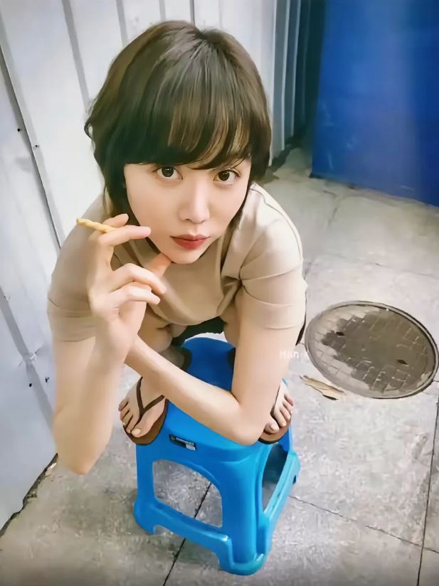 姜妍，172cm，这姿势太帅啦！比抽烟的男人还帅