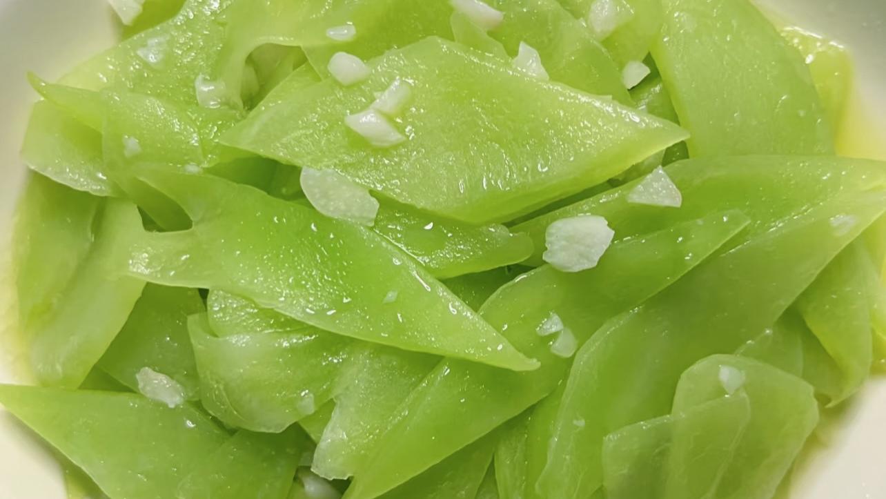 4月宁可不吃肉，也要吃这菜，简单炒一炒，鲜香开胃，人人都爱吃