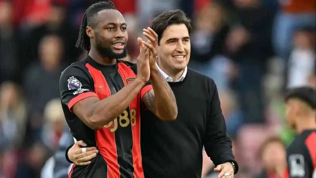 曼联新帅浮出水面！三中卫战术延续？多位名帅进入候选名单