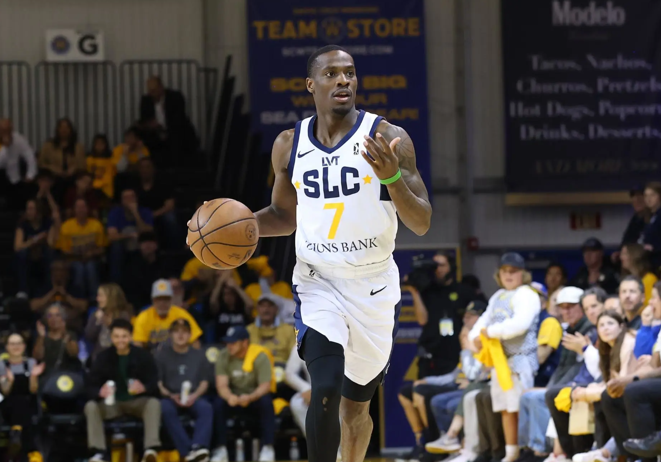 据NBA记者Keith Smith报道，马刺已裁掉了后卫以赛亚-米勒，他在上周末