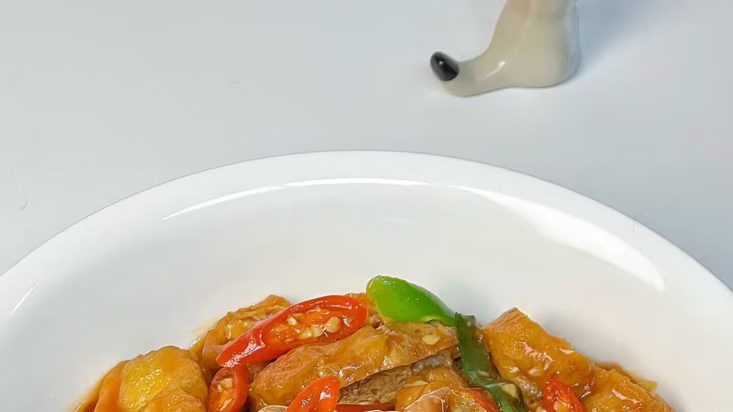 金玉满堂：双椒炒油豆腐的爆汁美味