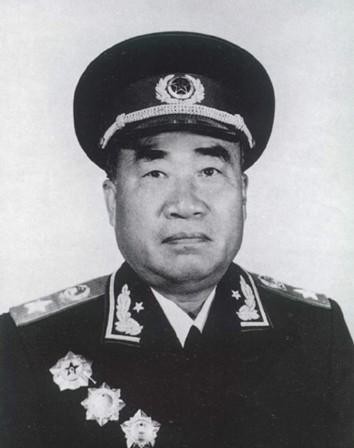 1929年，43岁的朱德与妻子吃饭时，突然10名敌军端着枪踹门而入：“抓住朱德！
