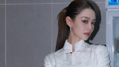 吉娜爱丽丝的小身材，很可以的，超不错的！