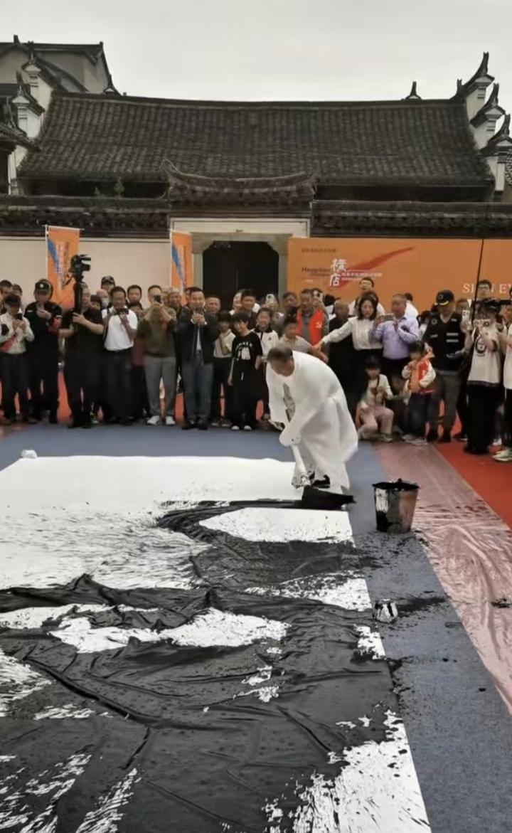 假如王羲之、柳公权、欧阳询、米芾等书法大师活到现在，估计连前四都排不进。当今书法