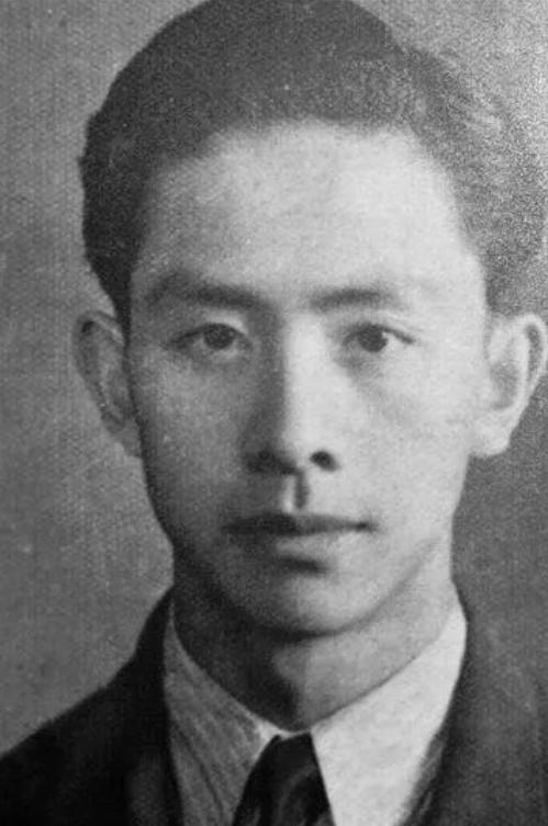 1948年2月18日，川东云阳县的一间阴冷牢房里，盛超群被铁链锁着，鲜血从破烂的