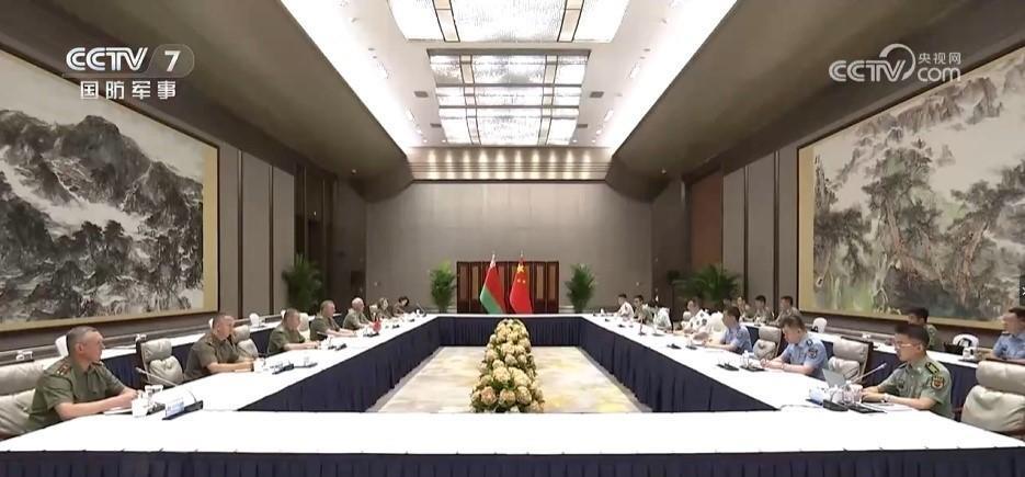 和中方防长谈完，巴铁防长当着全球宣布，巴方将与东大“深化防务领域务实合作”，现场