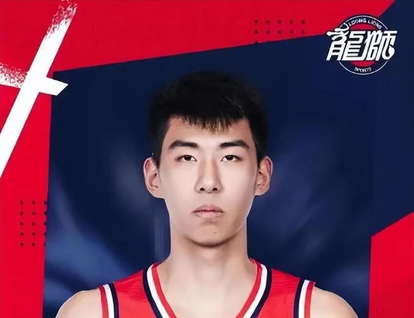 从杜锋骂声里逃到广州，徐昕这步棋走亏了？
当初徐昕跟杜锋当众吵翻，铁了心要离开广