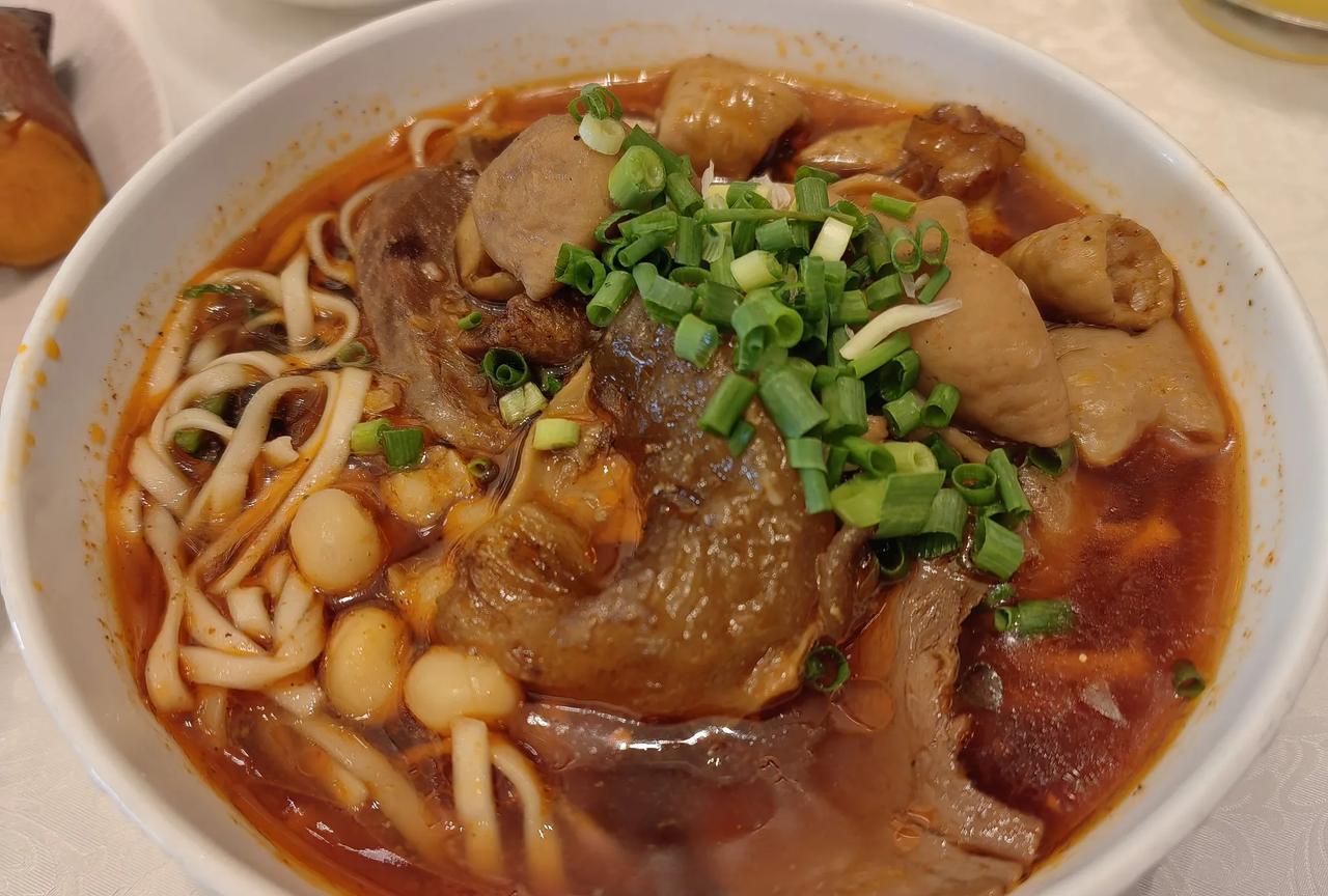 净衣派牛杂肥肠面