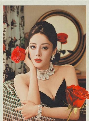 #迪丽热巴八月复古摩登#
晚上继续看利剑玫瑰