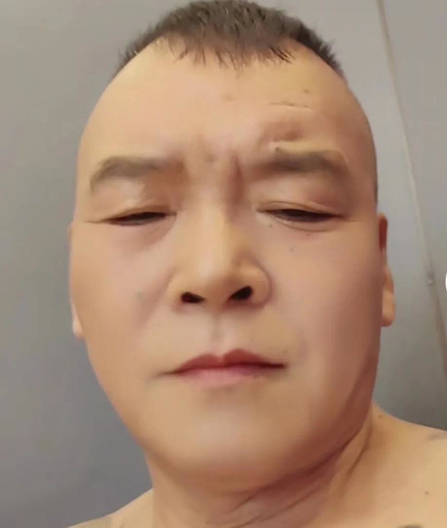 近日京门老炮李宝敏与瞎宝庆相约见面，但总是他忙你也忙难免见不到，或擦肩而过，或一
