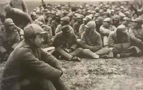 淮海战役是国共内战里一场硬仗，从1948年11月打到1949年1月，双方扔进去几