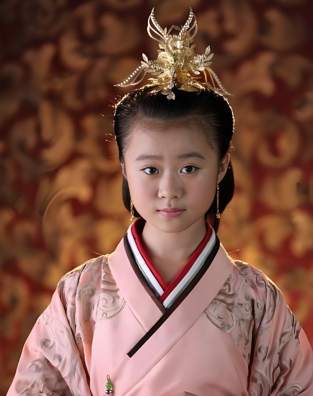 公元9年，王莽当上皇帝后，把守寡多年的女儿王嬿叫到身边，对她说：“你才18岁，不