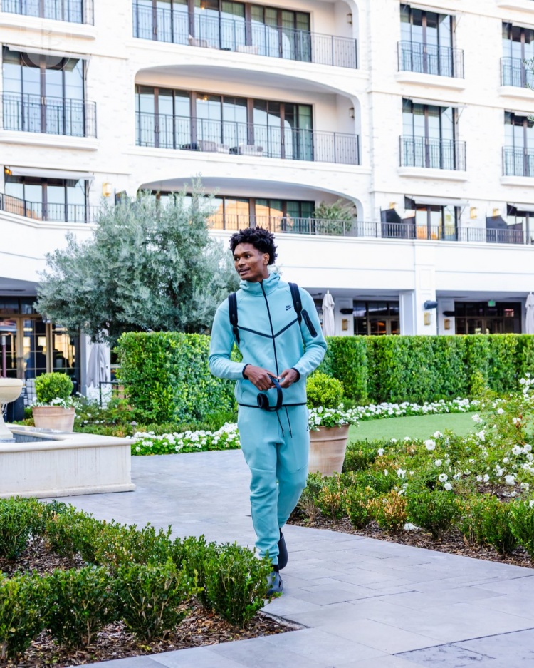 火箭队客胜太阳队，这场比赛之后，乌度卡教练也大赞阿门·汤普森的表现，他表示，阿门