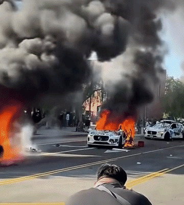 洛杉矶乱套了警察已失控











一场惊天动地的风暴席卷洛杉矶，那股