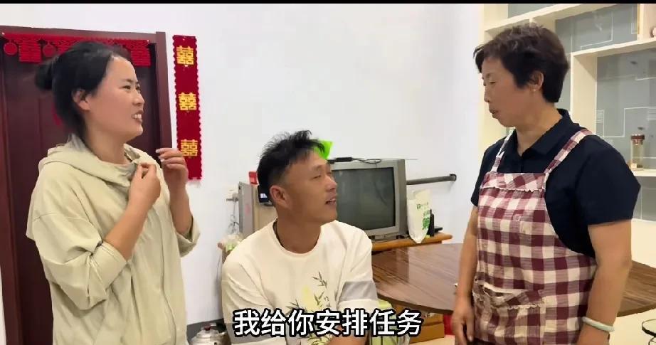 云飞第1次参加村里的喜事，聪聪结婚大妮安排任务了，让云飞随车去接新娘子。
大妮这