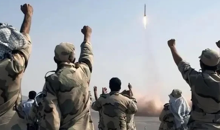 6月13日伊朗的防空系统彻底哑火，面对以色列的空袭，毫无还手之力。
在美伊最后一