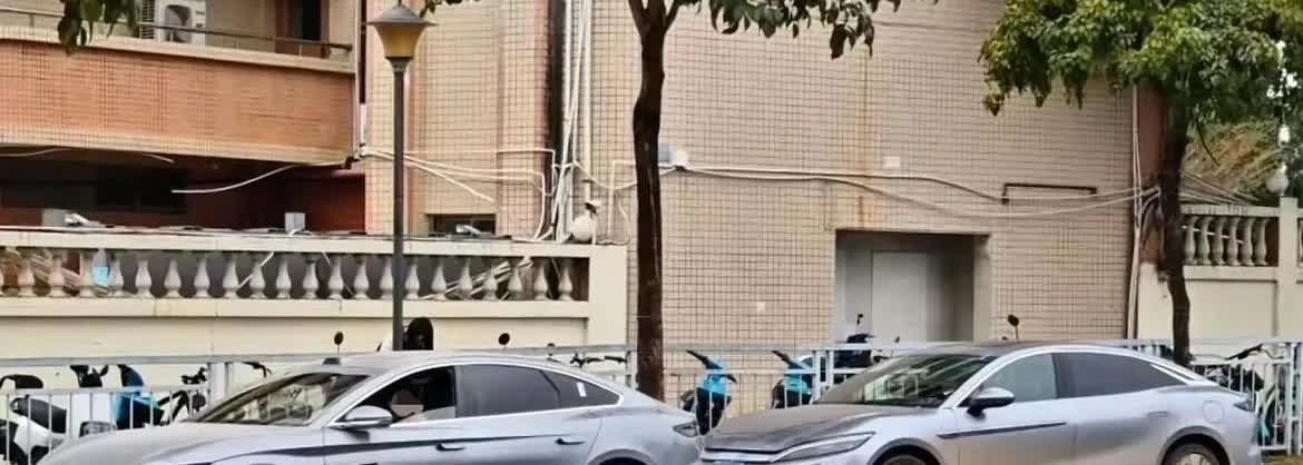 每次看到这两张图，就忍不住想骂下比亚迪迪，这设计师咋想的啊？真不知道该说啥了！汉