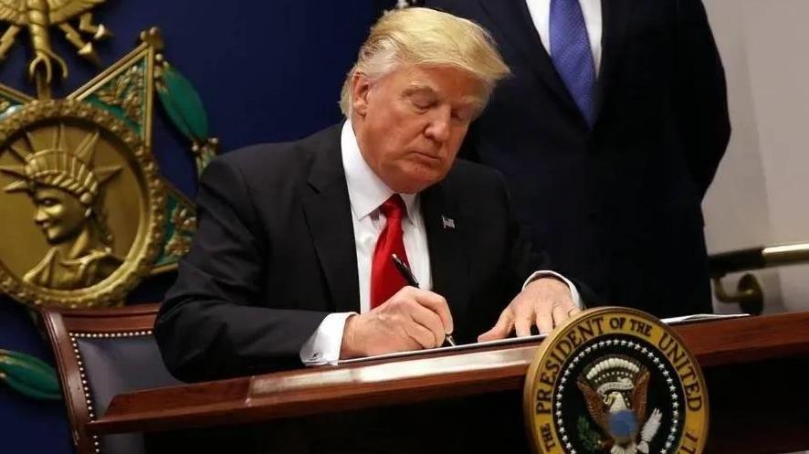 #俄乌# #聚焦俄罗斯乌克兰局势# #美国# 
       特朗普日前表示，鉴