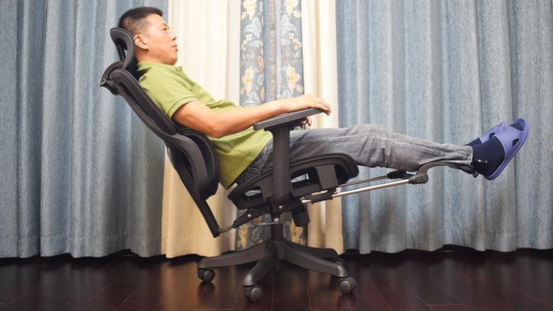 坐上SumLush夏草木Fit2人体工学椅，从此告别腰酸背痛