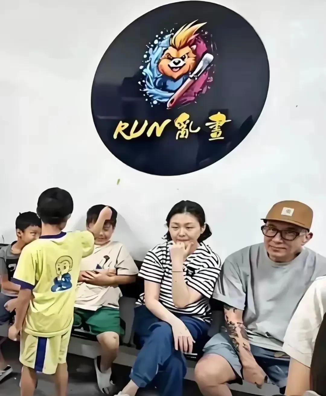 #大S是个怎样的人#是个既聪明又愚蠢的小妇人。没结婚前活的像公主，嫁给汪小菲后活