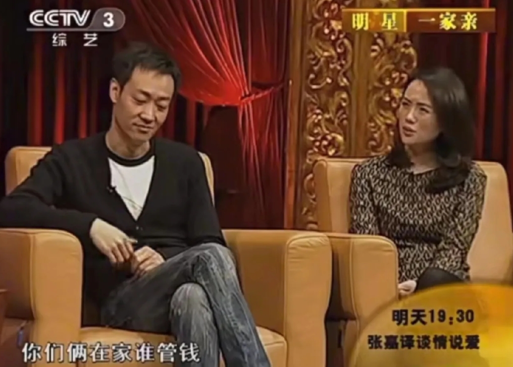 朱媛媛说：“家里的钱其实我跟柏青俩都不怎么管，有点稀里糊涂的。我高考数学才考了1