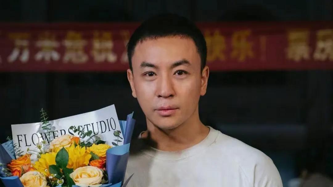 无戏可拍，面容苍老，中药不离手，36岁的释小龙早就被安排好了！