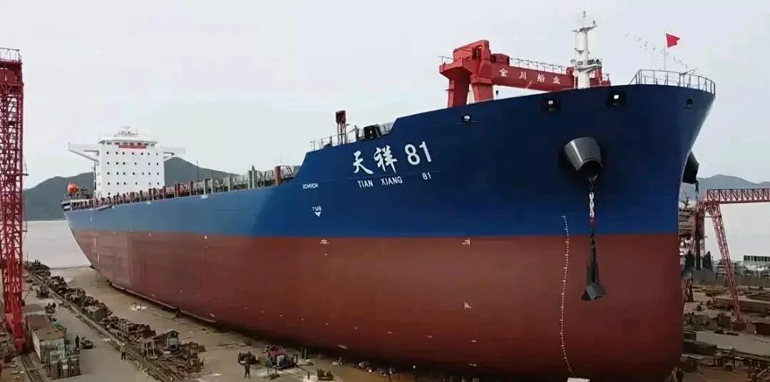 近日，福建南安市延平海运有限公司万吨巨轮“天祥81号“正式投入运营，为南安海运再