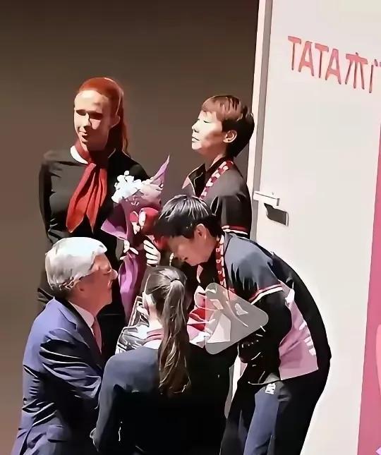 王曼昱心有不甘！为什么冠军是她不是我？我到底差在哪里？



国际奥委会主席巴赫