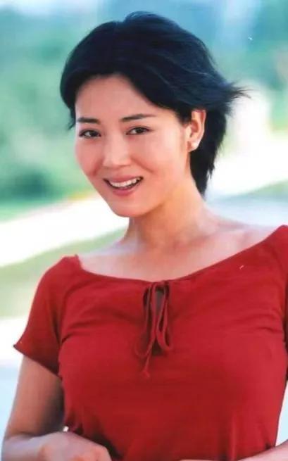 王茜华，1970年生于陕西西安，毕业于上海戏剧学院，国家一级演员。她以《当家的女