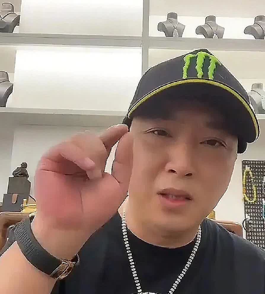 这几天怎么没人说柴怼怼了？估计在全国网民一个多月的谴责下，他也学会了收敛，或者真