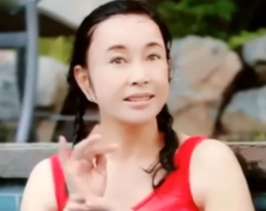  70多岁却以为自己38？和王馥荔、张瑜比，区别真大！

 她们坦然接受自然老去