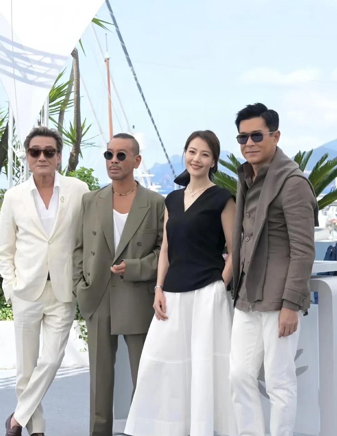 高圆圆也太美了
当年演《十七岁的单车》，满脸胶原蛋白，就是校园初恋白月光。后来演